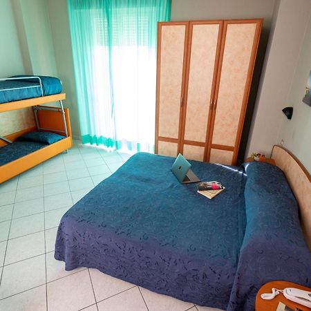 Family Hotel Mediterraneo - Azzurro Club Cesenatico Exteriör bild