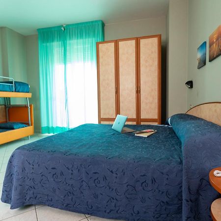 Family Hotel Mediterraneo - Azzurro Club Cesenatico Exteriör bild