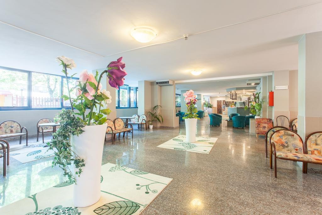Family Hotel Mediterraneo - Azzurro Club Cesenatico Exteriör bild