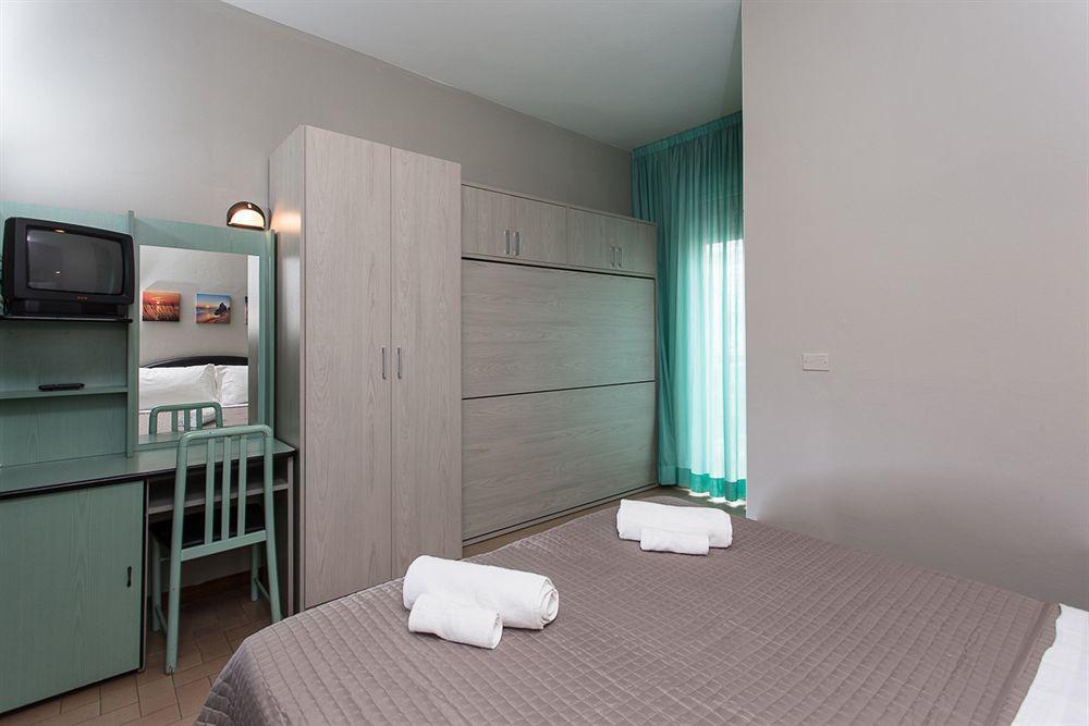 Family Hotel Mediterraneo - Azzurro Club Cesenatico Exteriör bild