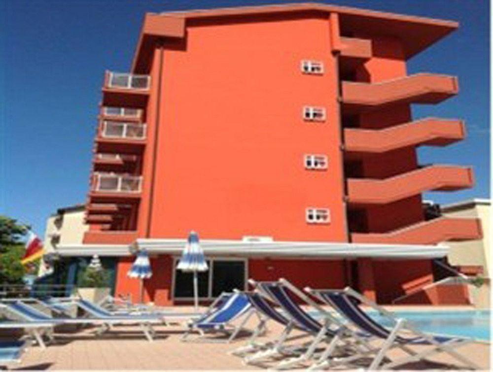 Family Hotel Mediterraneo - Azzurro Club Cesenatico Exteriör bild