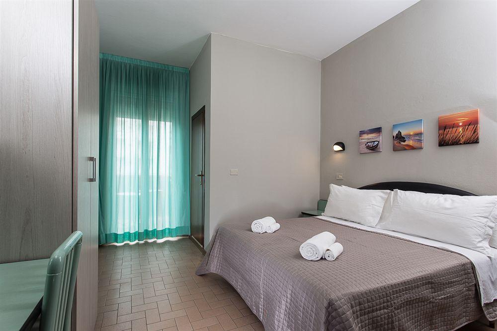 Family Hotel Mediterraneo - Azzurro Club Cesenatico Exteriör bild