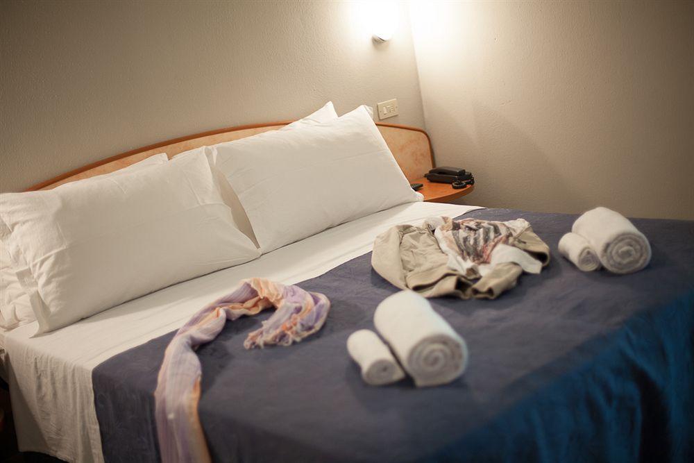 Family Hotel Mediterraneo - Azzurro Club Cesenatico Exteriör bild