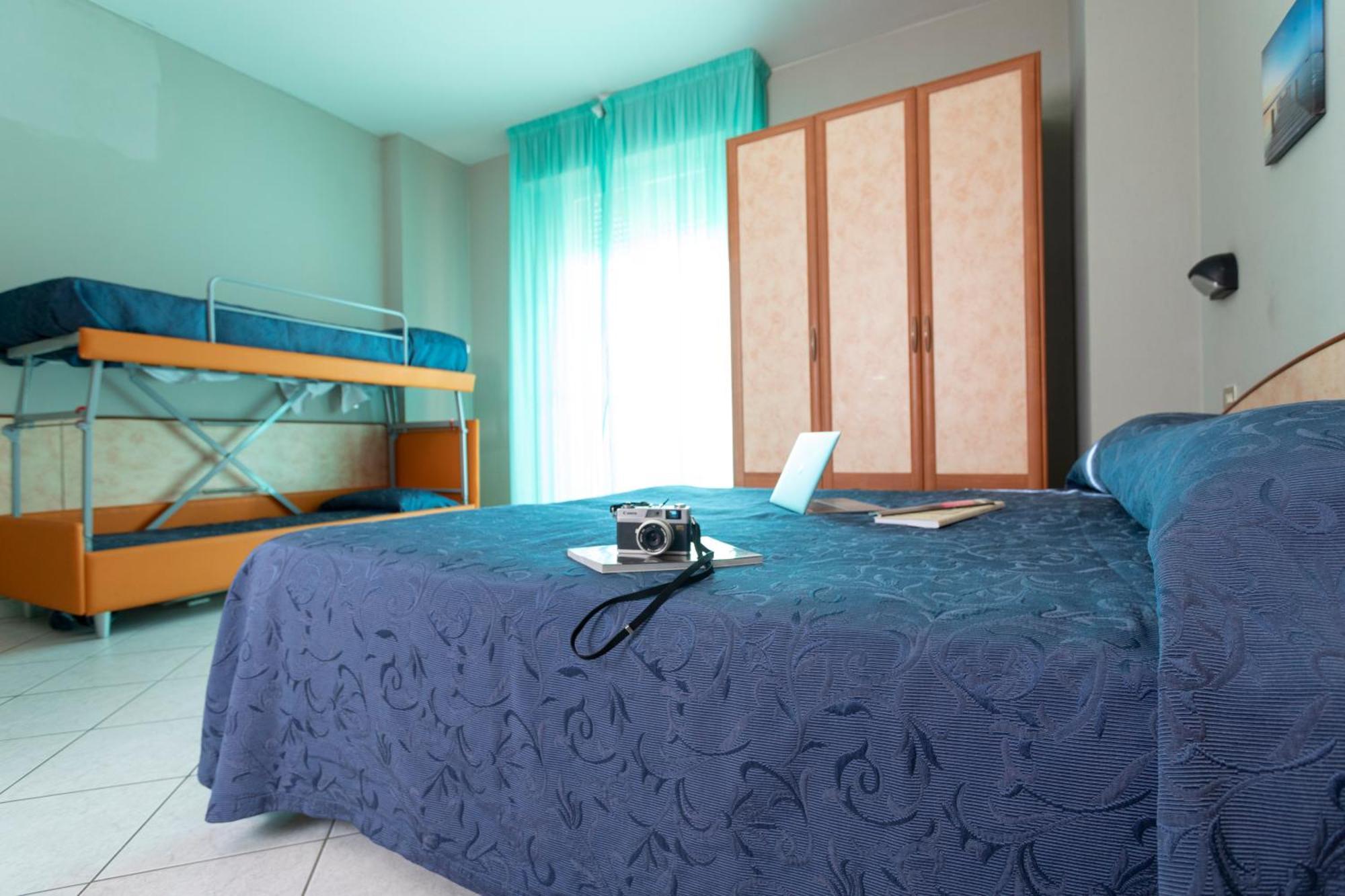 Family Hotel Mediterraneo - Azzurro Club Cesenatico Exteriör bild