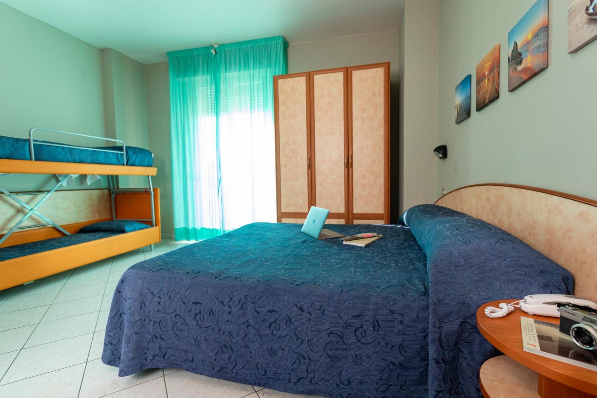 Family Hotel Mediterraneo - Azzurro Club Cesenatico Exteriör bild