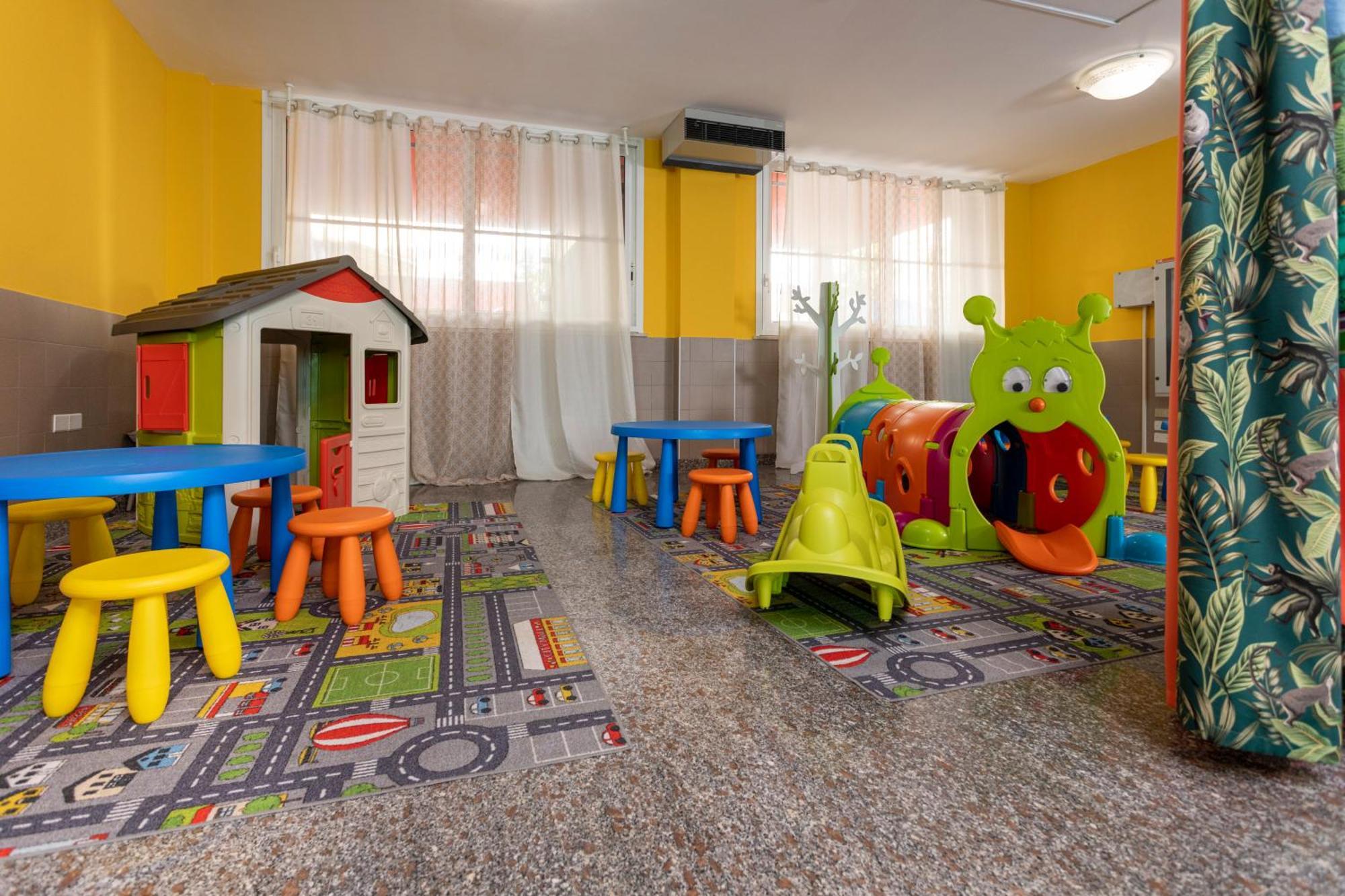 Family Hotel Mediterraneo - Azzurro Club Cesenatico Exteriör bild