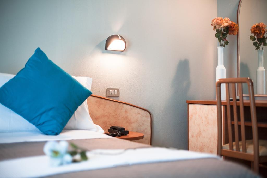 Family Hotel Mediterraneo - Azzurro Club Cesenatico Exteriör bild