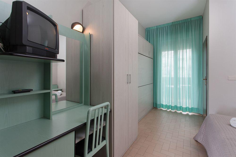 Family Hotel Mediterraneo - Azzurro Club Cesenatico Exteriör bild