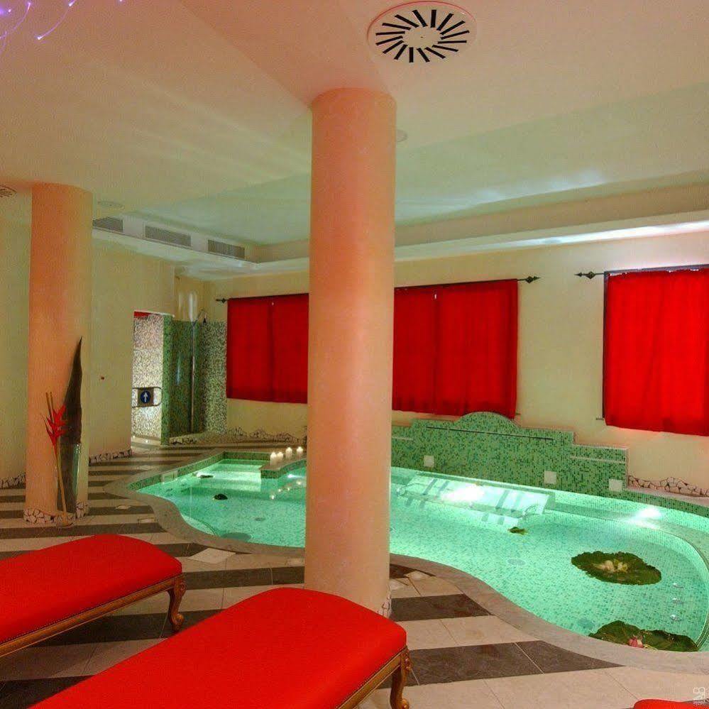 Family Hotel Mediterraneo - Azzurro Club Cesenatico Exteriör bild