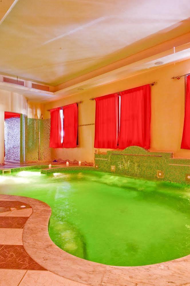 Family Hotel Mediterraneo - Azzurro Club Cesenatico Exteriör bild