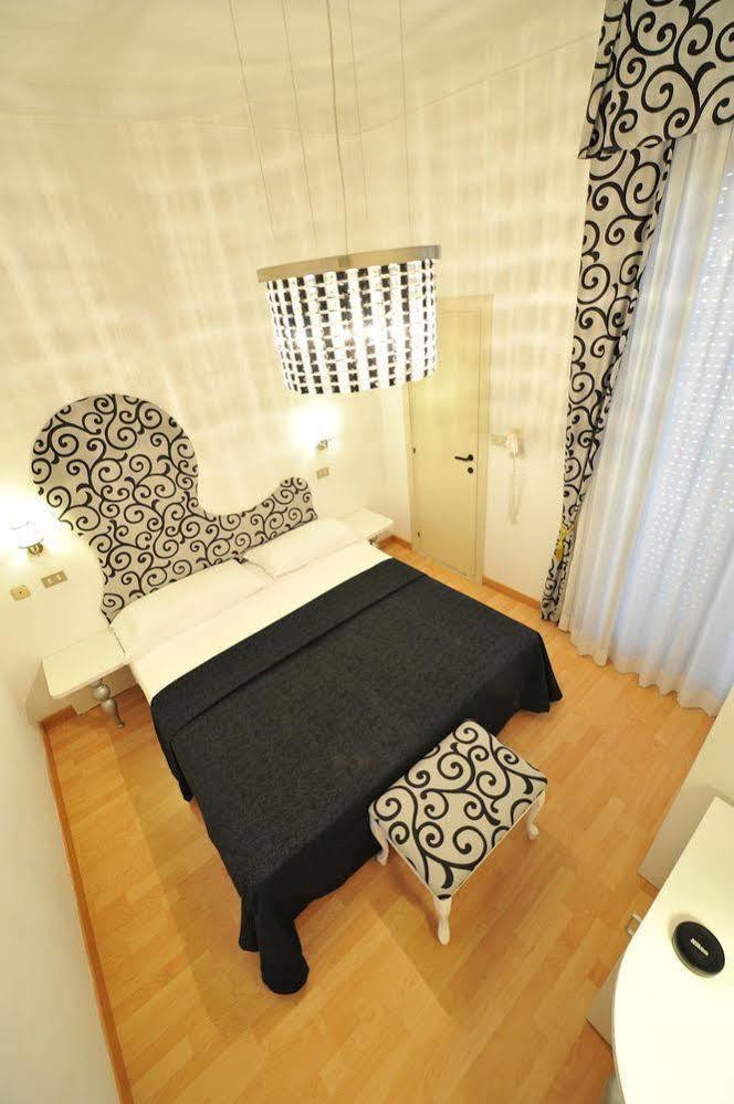 Family Hotel Mediterraneo - Azzurro Club Cesenatico Exteriör bild
