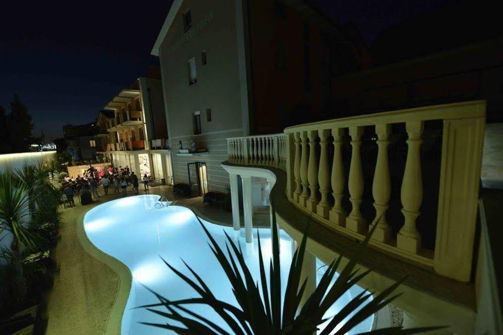 Family Hotel Mediterraneo - Azzurro Club Cesenatico Exteriör bild