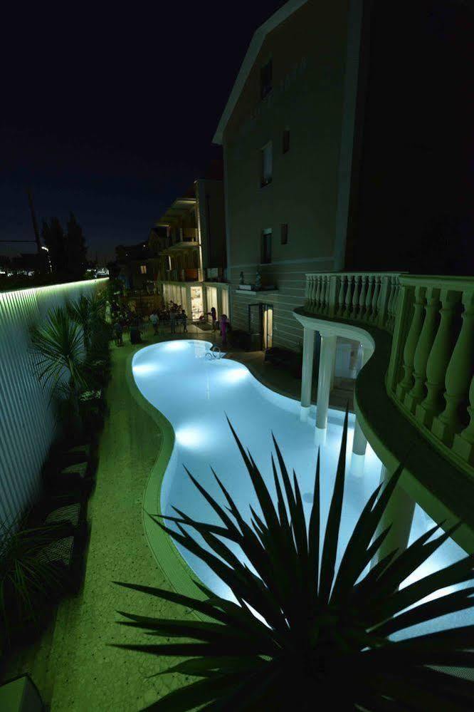 Family Hotel Mediterraneo - Azzurro Club Cesenatico Exteriör bild